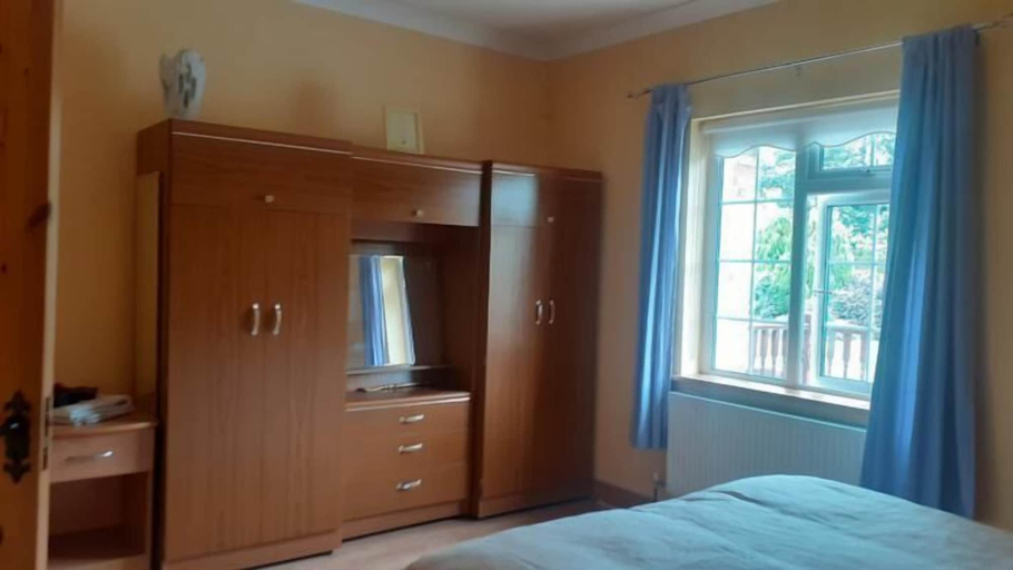 Bedroom, Spacious 6-bed House 10 Minutes From Knock Airport