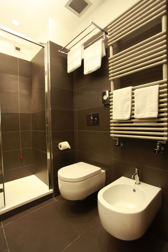 Bathroom 4, Hotel Diplomatic, Torino