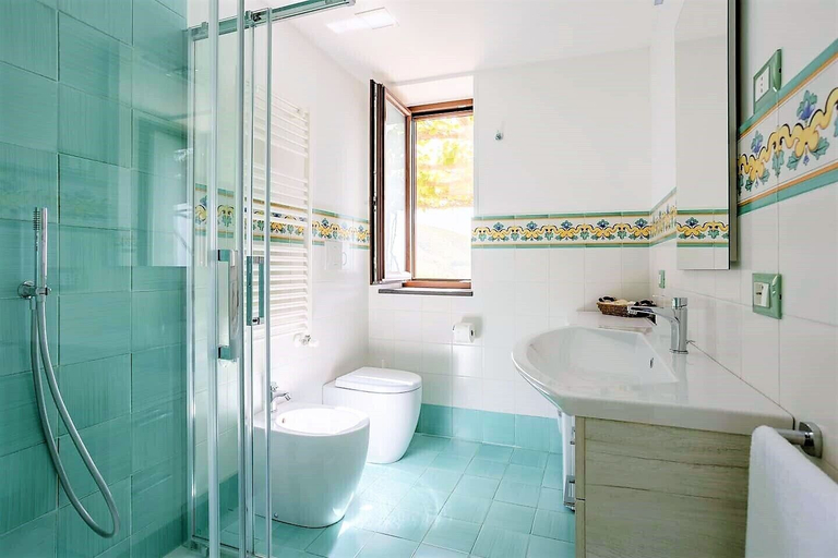 Bathroom, Angolo di Paradiso, Napoli