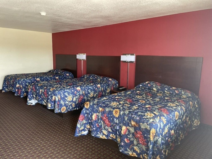 Bedroom 2, Village Inn, Pontotoc
