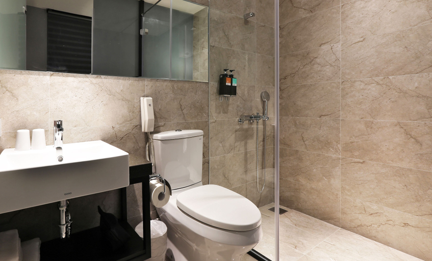 Bathroom 5, Miller Inn, Taichung