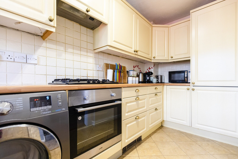 Others 5, South Downs retreat house with parking, West Sussex