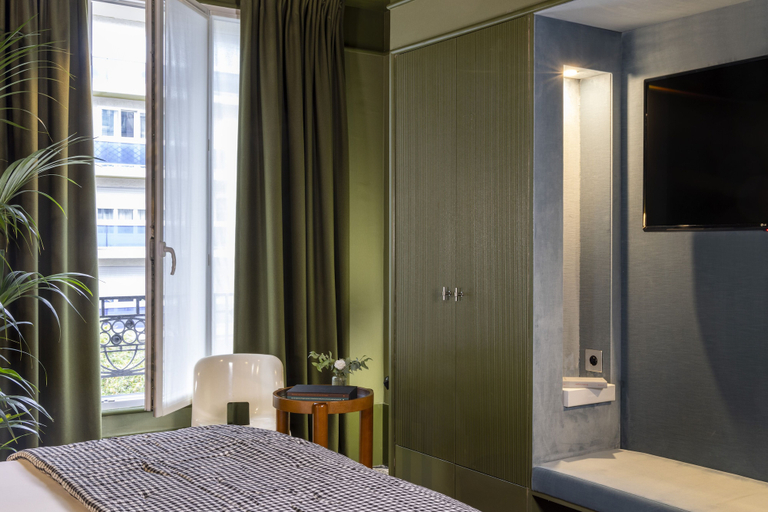 Bedroom 4, La Conversation, Paris