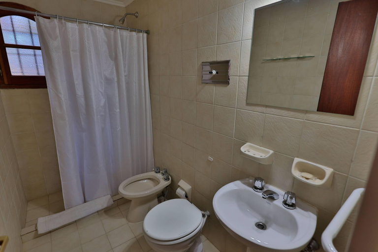 Bathroom 3, La Ponderosa Apart Hotel, Bariloche
