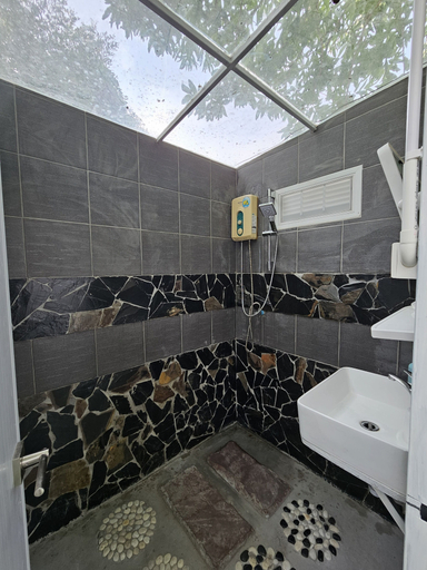 Bathroom 5, Everest Resort, Ko Samui