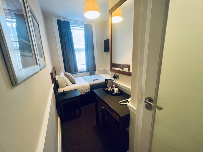 Bathroom 4, Hotel Cavendish, London
