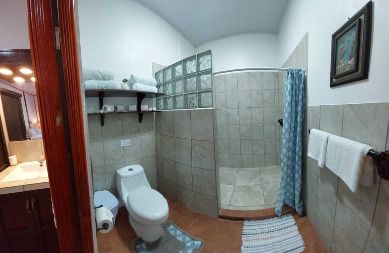 Bathroom 3, Hotel Casa Vito Beachfront, Talamanca