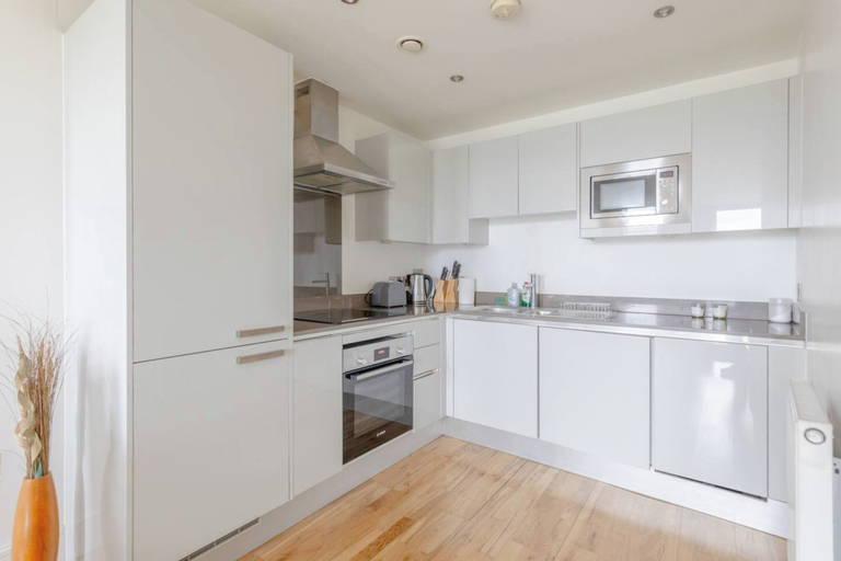 Others 4, Sleek & Sunny 1BD Flat Near Greenwhich - Deptford!, London