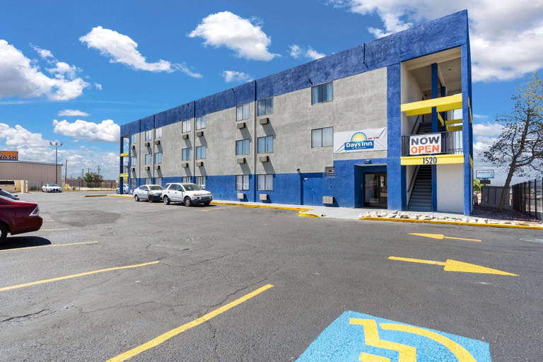 Exterior & Views 2, Days Inn by Wyndham Albuquerque I-25, Bernalillo
