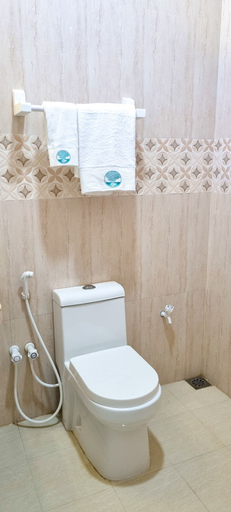 Bathroom 3, Vaagali Inn, Vaavu Atoll