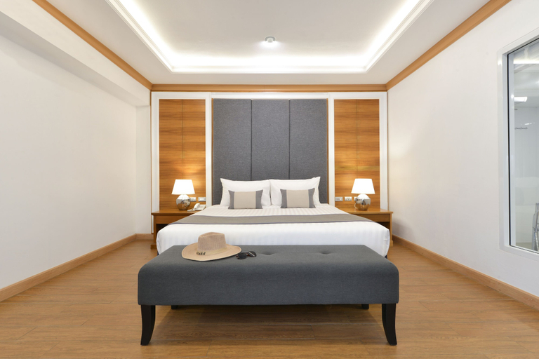 Bedroom 4, The Beverly Hotel Pattaya, Pattaya