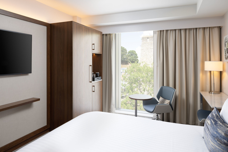 Bedroom 2, Courtyard by Marriott Oxford City Centre, Oxfordshire