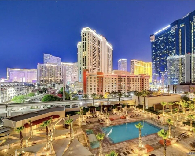 Exterior & Views 2, Premium Suite w/balcony at The Signature, Clark