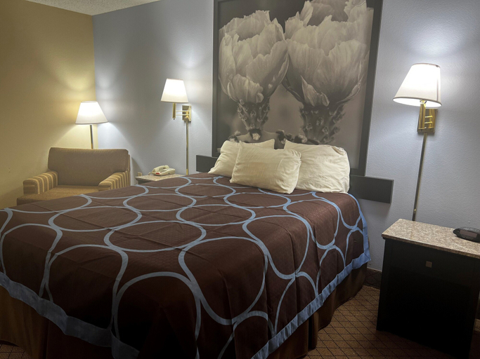 Bedroom 3, Super 8 by Wyndham Cleveland TX, Liberty