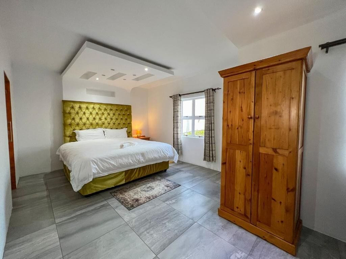 Bedroom 2, Flagridge County Lodge, O.R.Tambo