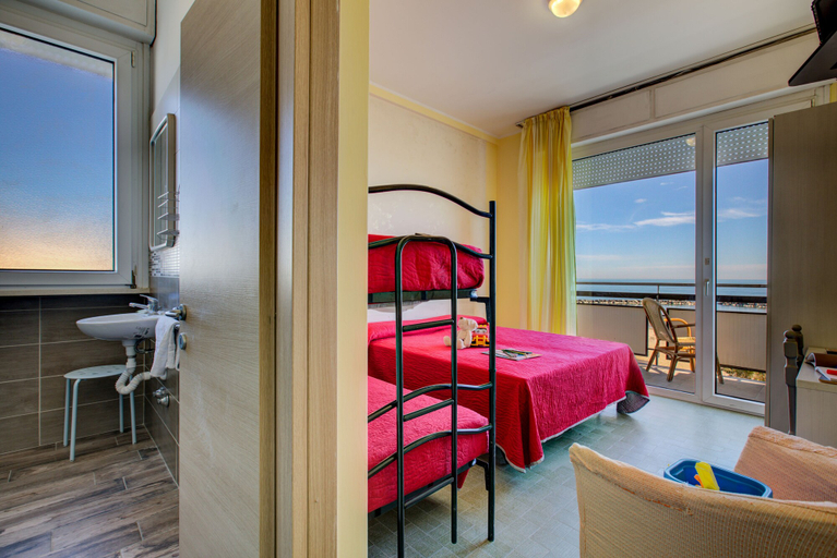 Bedroom 2, Family Resort Barone, Rimini