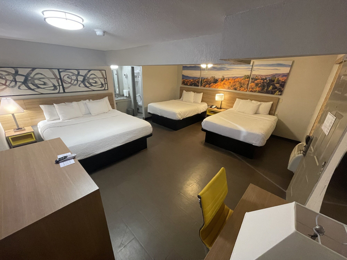 Bedroom 3, Days Inn by Wyndham Holladay, Decatur