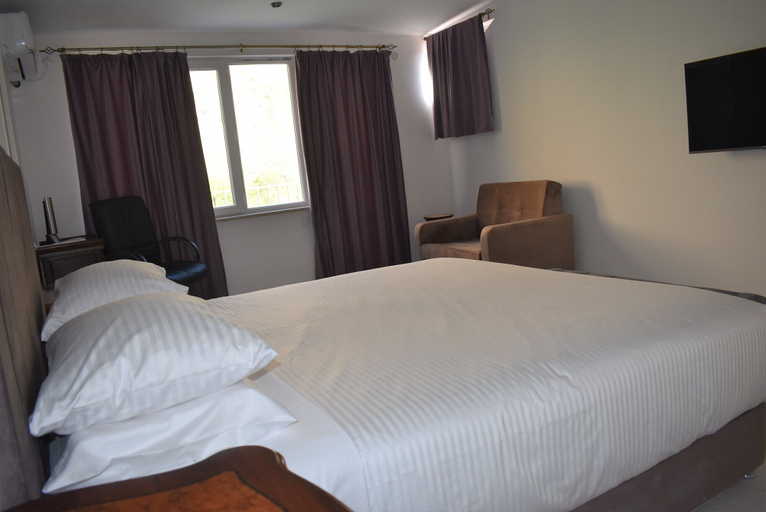 Bedroom 3, Areni Lodge