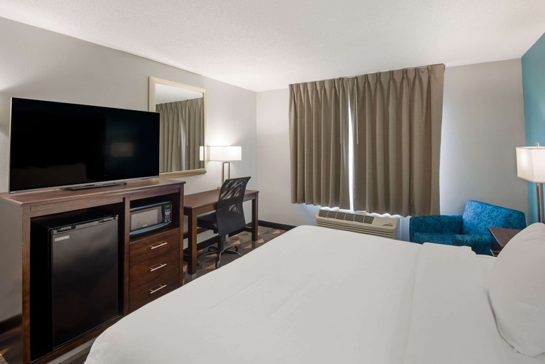 Bedroom 2, Clarion Pointe Indianapolis Northeast, Marion