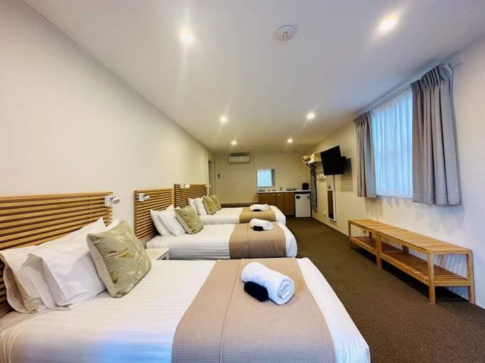 Bedroom 2, Berrima Bakehouse Motel, Wingecarribee