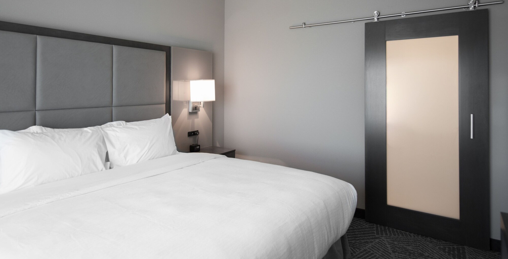 Bedroom 3, Embassy Suites by Hilton Kansas City Olathe, Kansas City