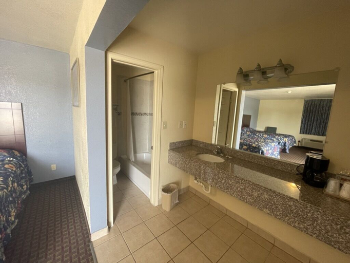 Others 5, Village Inn, Pontotoc