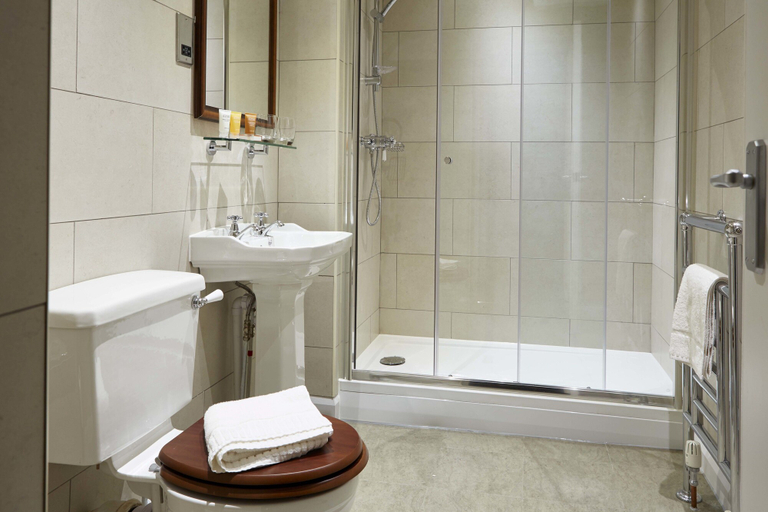 Bathroom 4, The Golden Pheasant, Cheshire West and Chester