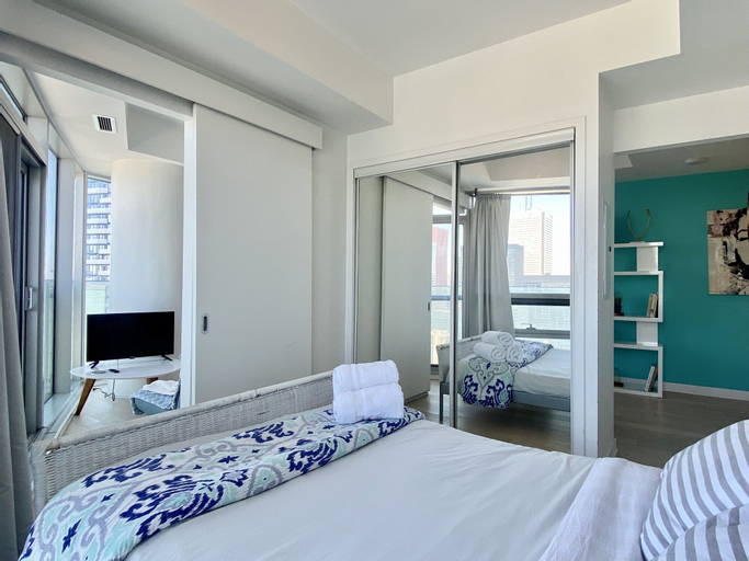 Waterfront York Suites, Toronto