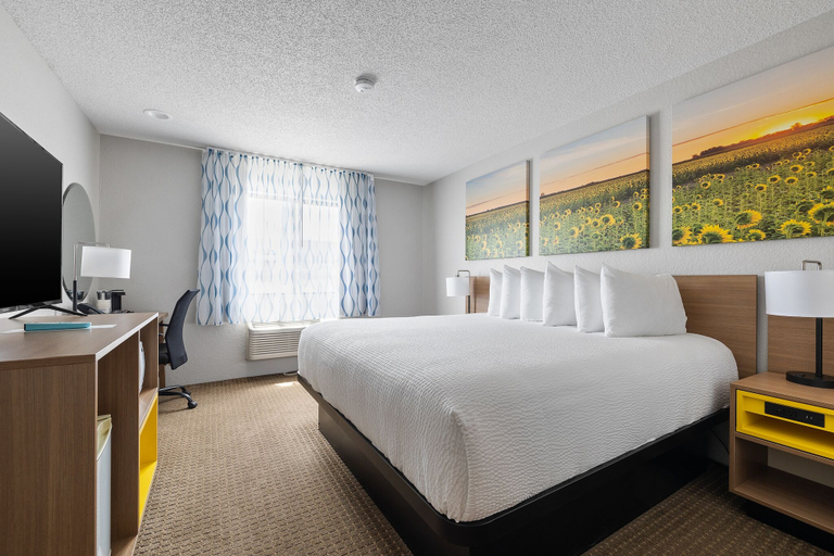 Bedroom 3, Days Inn by Wyndham Wall, Pennington