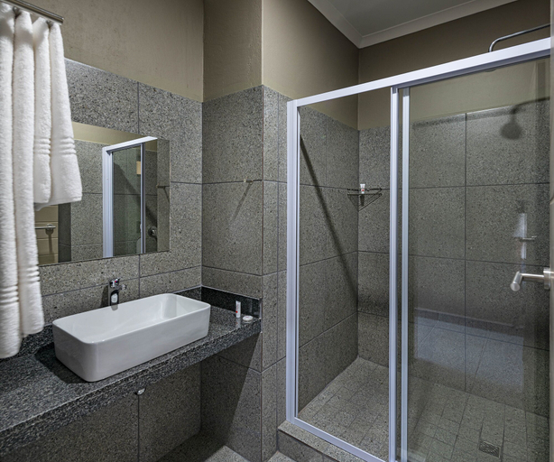 Bathroom 4, Upington INN, Siyanda