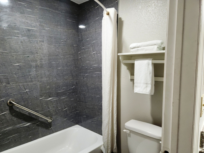 Bathroom 4, Express Inn Hobby, Houston