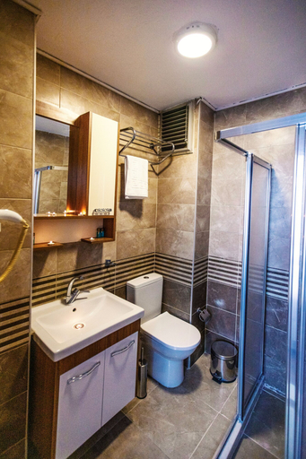 Bathroom 5, Maduro Hotel, Fatih