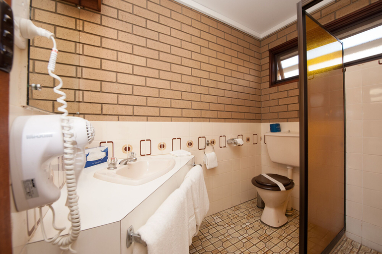 Bathroom 4, Albury City Motel, Albury