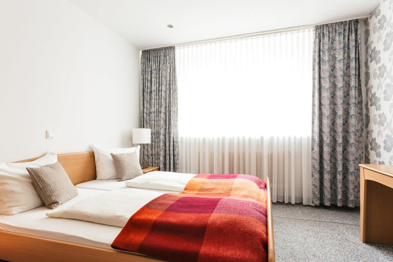 Bedroom 3, Hotel St. Peter, Nürnberg
