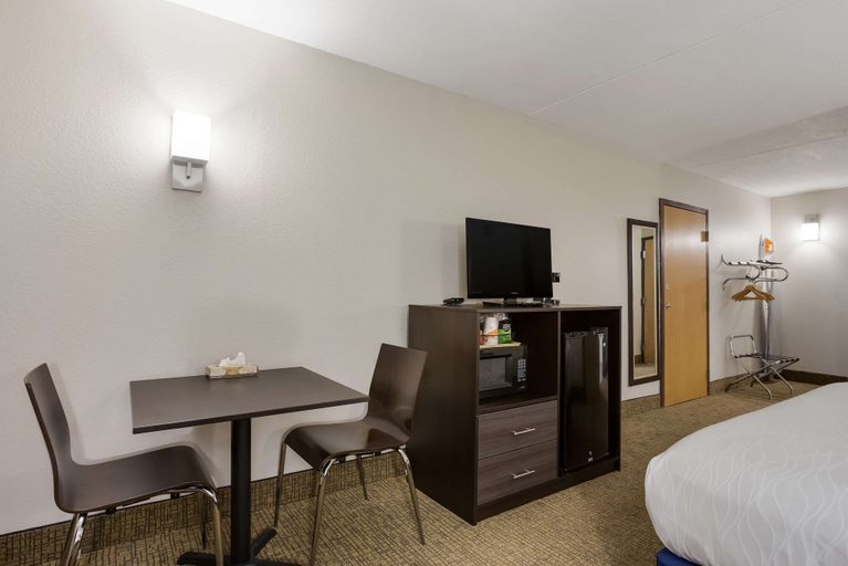 Bedroom 2, Rodeway Inn Branson, Brick House, Taney