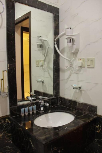 Bathroom 5, Golden Rest Serviced Apartments, Al Khobar
