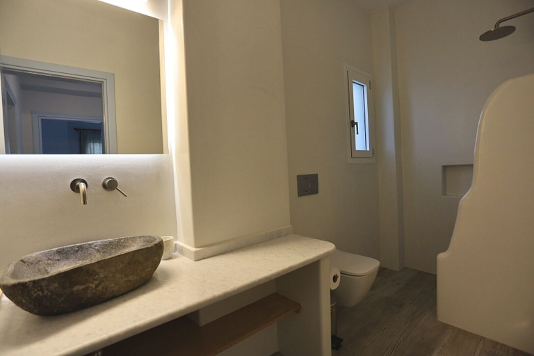 Bathroom 5, Alsea Seafront Apartments, Attica