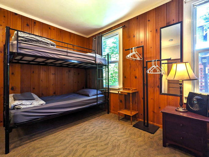 Bedroom 3, Bunk+Brew Historic Lucas House - Hostel, Deschutes