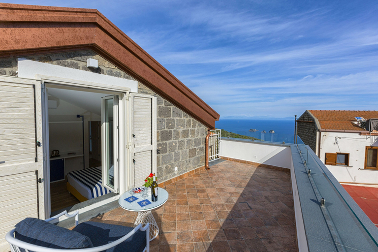 Others 5, Relais Loggia Li Galli, Napoli