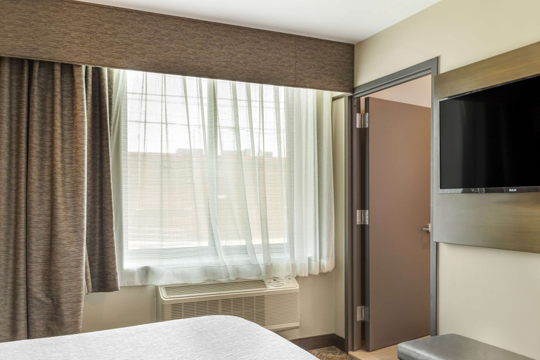Bedroom 3, Best Western Brooklyn-Coney Island Inn, New York