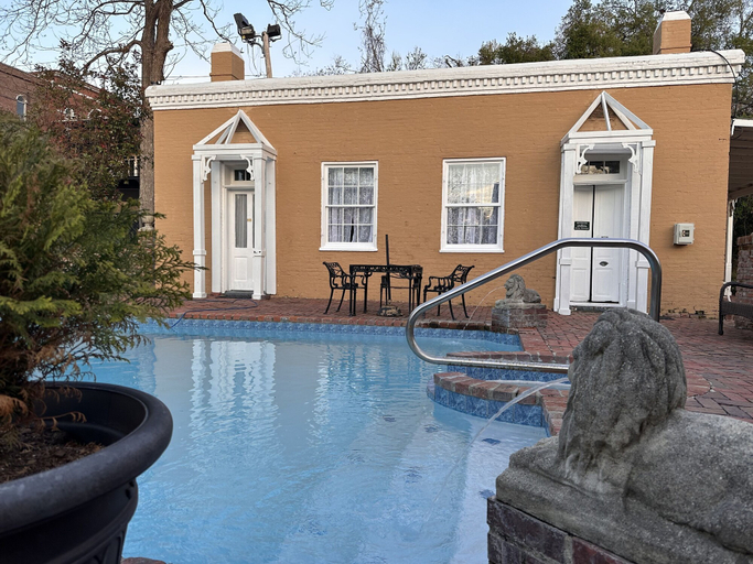 Sport & Beauty 5, The Inn at Cedar Grove, Warren