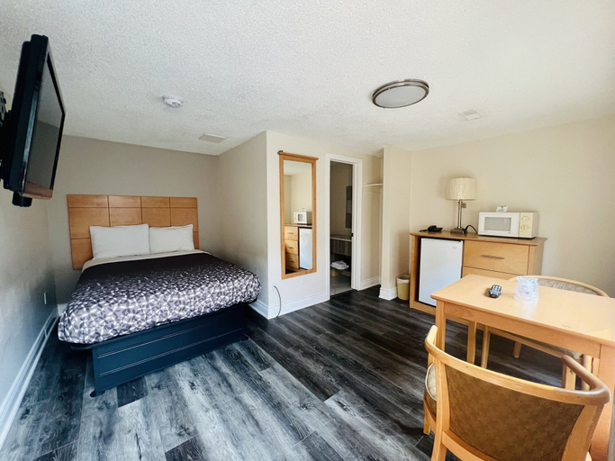 Bedroom 3, Borden Inn & Suites, Simcoe