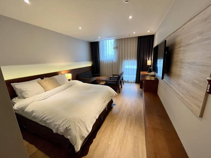 Bedroom 4, New Grand Hotel, Jinju