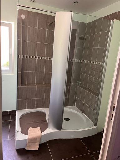 Bathroom, Le petit manoir, Eure