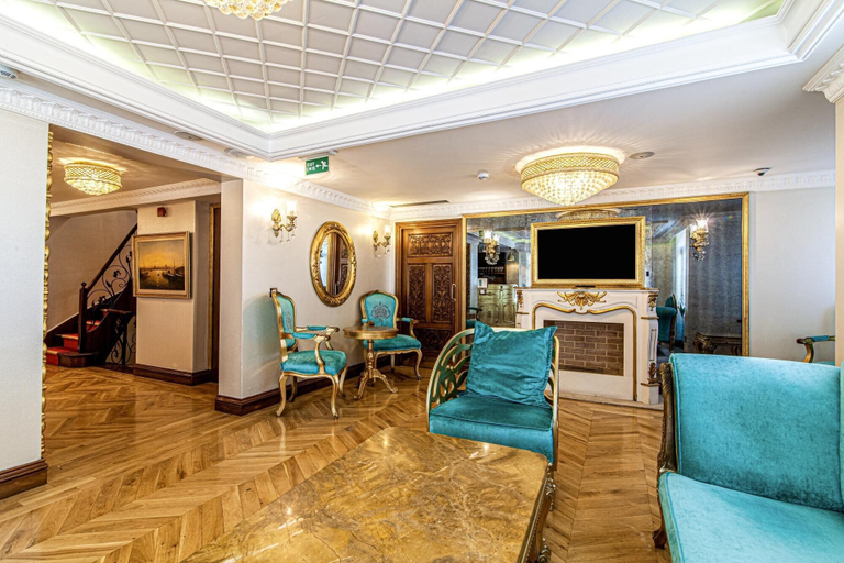 Room 5, Magnificent Historic Mansion in Beylerbeyi, Üsküdar