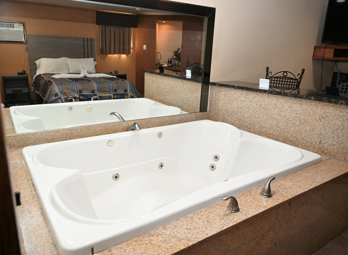 Bathroom 4, Fellows Creek Lodge, Wayne