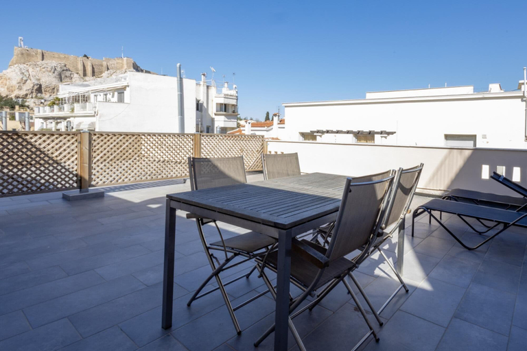 Room 5, Downtown Cocoon With Roof Deck, Attica