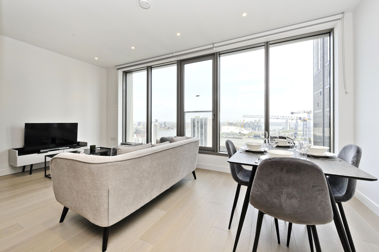 Others 5, Luxury Waterfront Studio in Canary Wharf by Underthedoormat, London