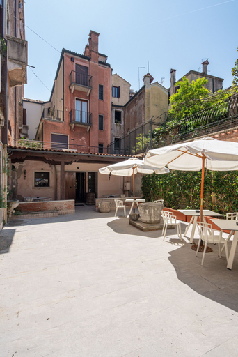 Exterior & Views 2, Palace Canal View by Wonderful Italy, Venezia