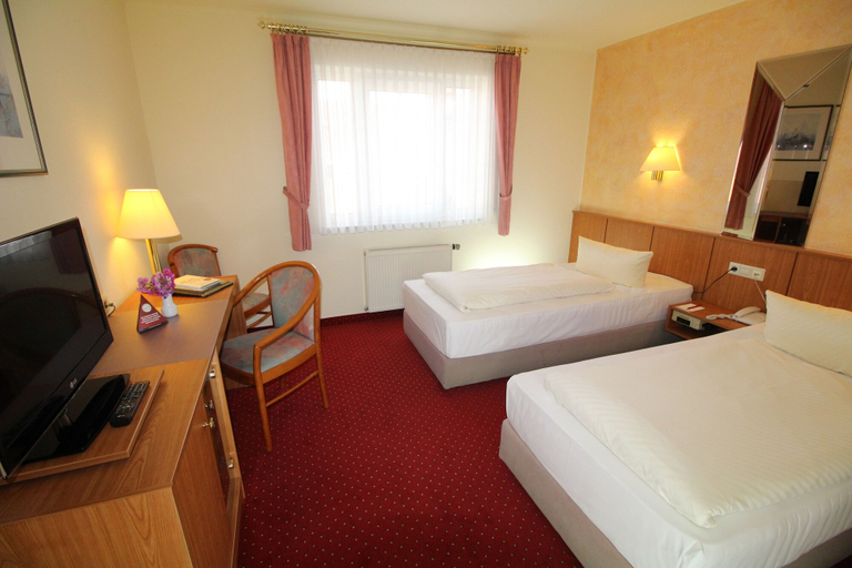 Bedroom 3, Hotel Weisser Schwan, Erfurt